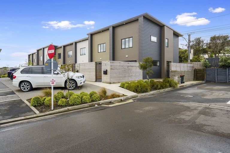 Photo of property in 9u1 Surrey Street, Tawa, Wellington, 5028