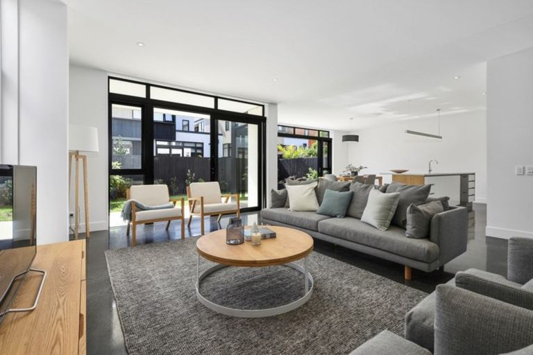 Photo of property in 12 Isitt Road, Hobsonville, Auckland, 0616