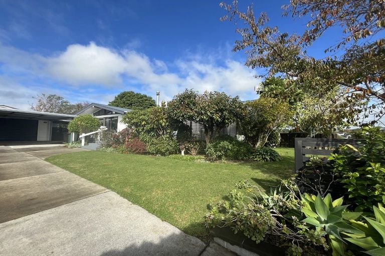 Photo of property in 112 Heta Road, Highlands Park, New Plymouth, 4312