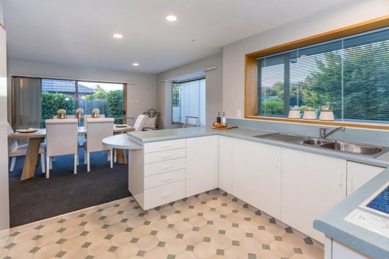 Photo of property in 15 Showgate Avenue, Sockburn, Christchurch, 8042