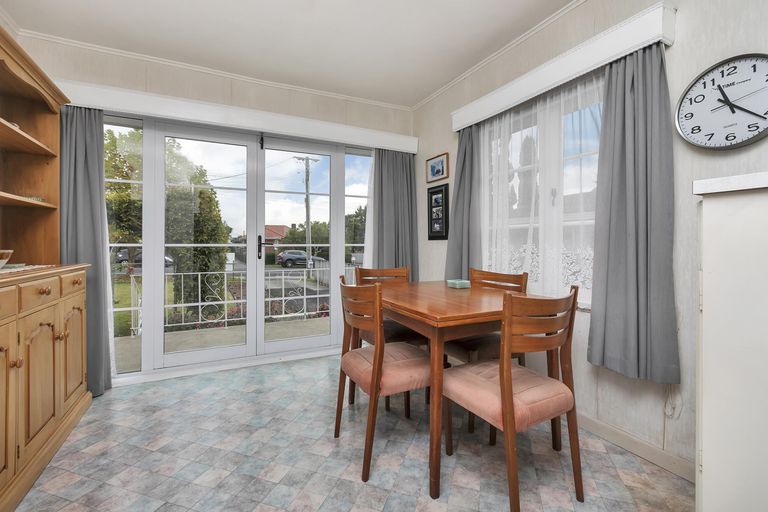 Photo of property in 126 Hutchinson Avenue, New Lynn, Auckland, 0600