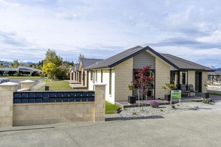 Photo of property in 10 Pop Andrew Drive, Te Anau, 9600