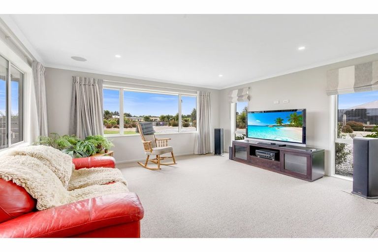 Photo of property in 5 Northside Drive, Waikuku, 7473