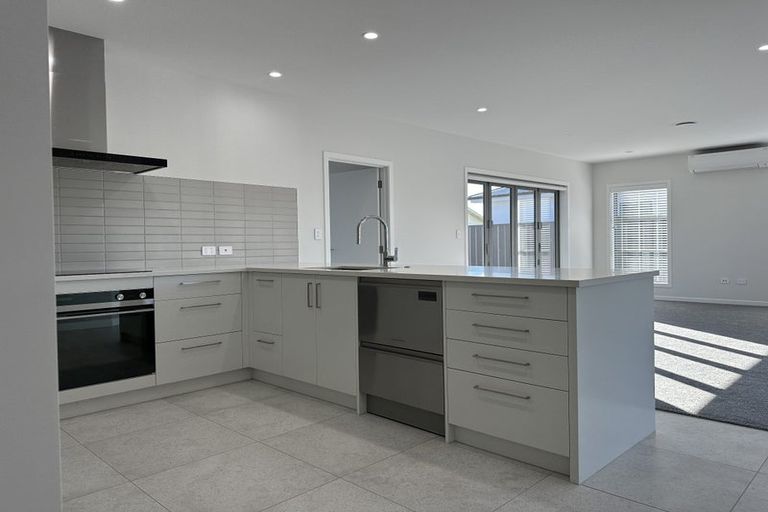 Photo of property in 17 George Yee Place, Taradale, 4112