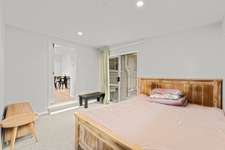 Photo of property in 24 Normanton Street, Glenfield, Auckland, 0629