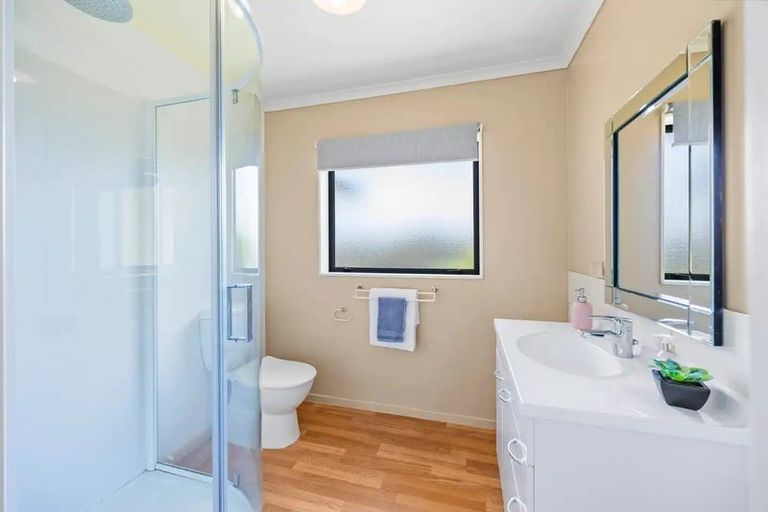 Photo of property in 19 Reybert Place, Massey, Auckland, 0614