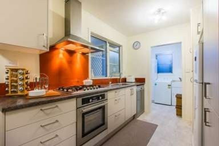 Photo of property in 8 Wyman Place, Pakuranga Heights, Auckland, 2010