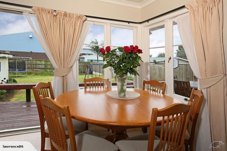 Photo of property in 20 Edwards Avenue, Henderson, Auckland, 0610