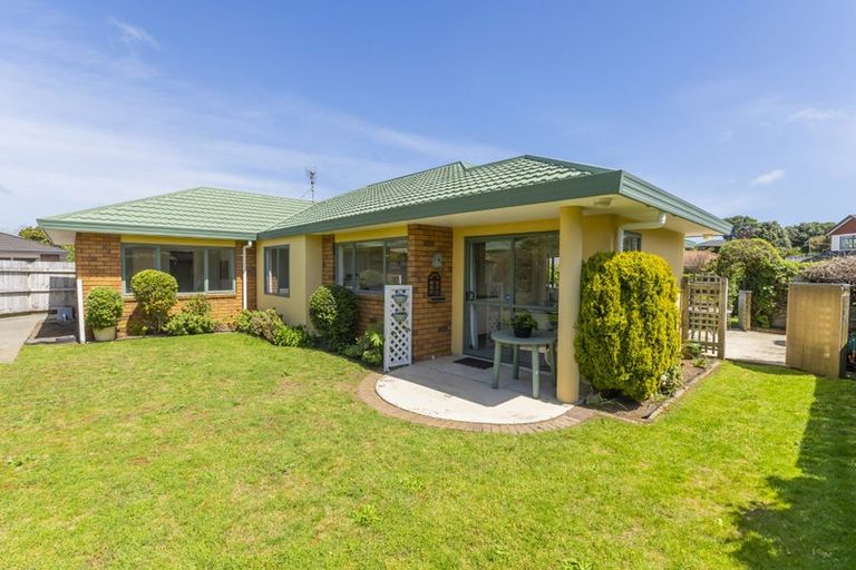 Photo of property in 6 Mistral Place, Paraparaumu Beach, Paraparaumu, 5032