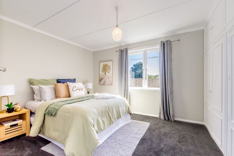 Photo of property in 1 Hadfield Place, Paraparaumu Beach, Paraparaumu, 5032