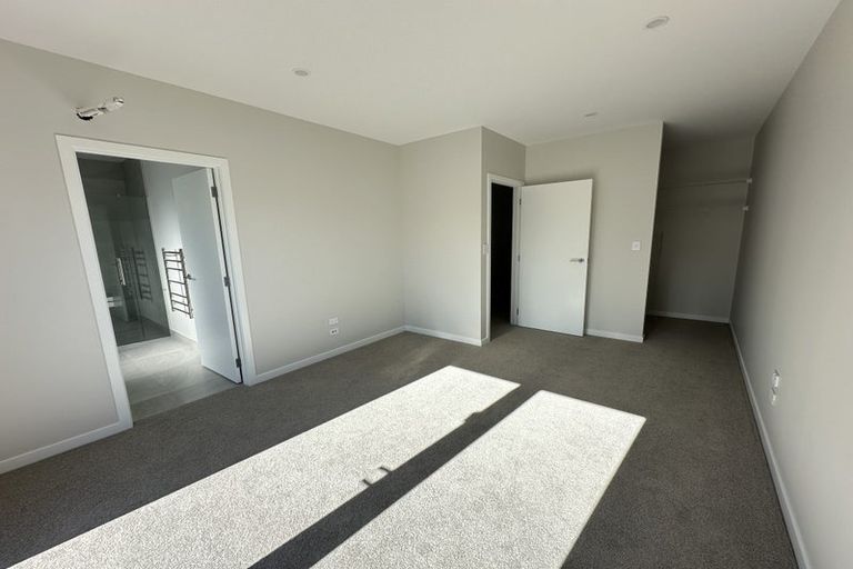 Photo of property in 10 George Yee Place, Taradale, 4112