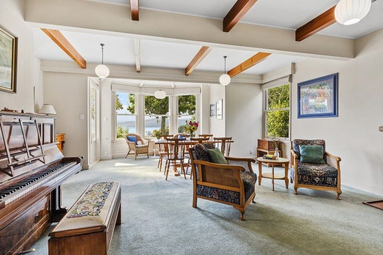 Photo of property in 51 Awa Road, Karaka Bays, Wellington, 6022