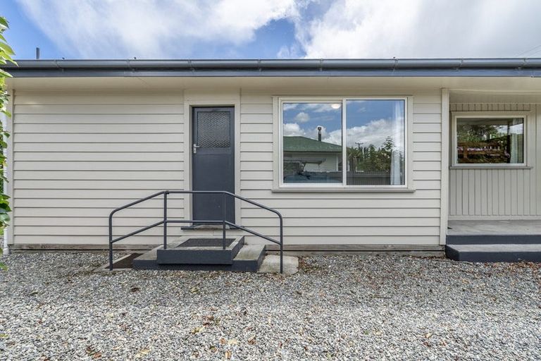 Photo of property in 42 Newburn Street, Waikaia, 9778