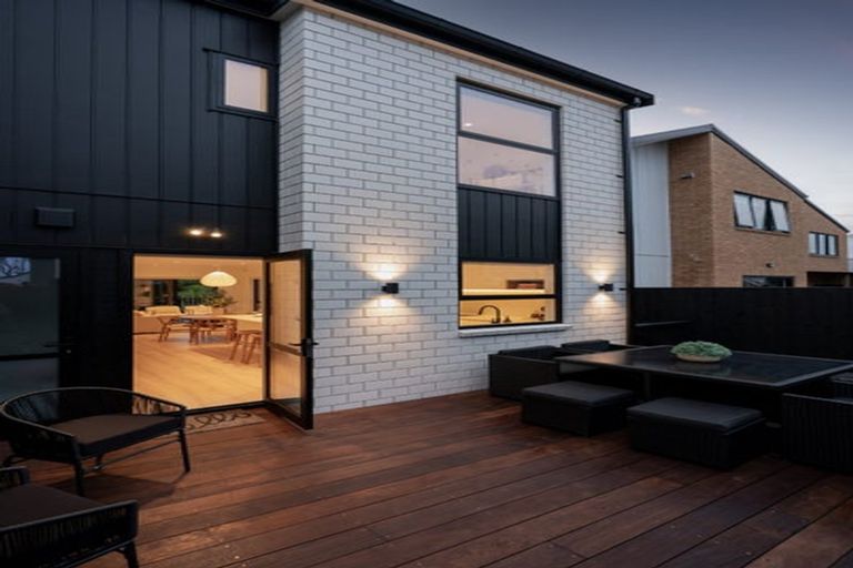 Photo of property in 12 Papai Lane, Massey, Auckland, 0614