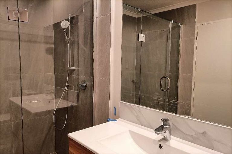 Photo of property in 10e Roberts Road, Te Atatu South, Auckland, 0610