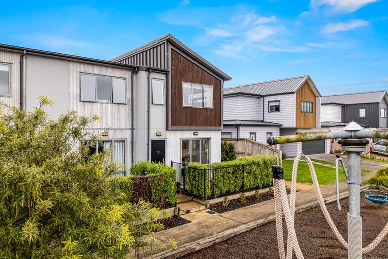 Photo of property in 15 Pakoro Close, Hobsonville, Auckland, 0618