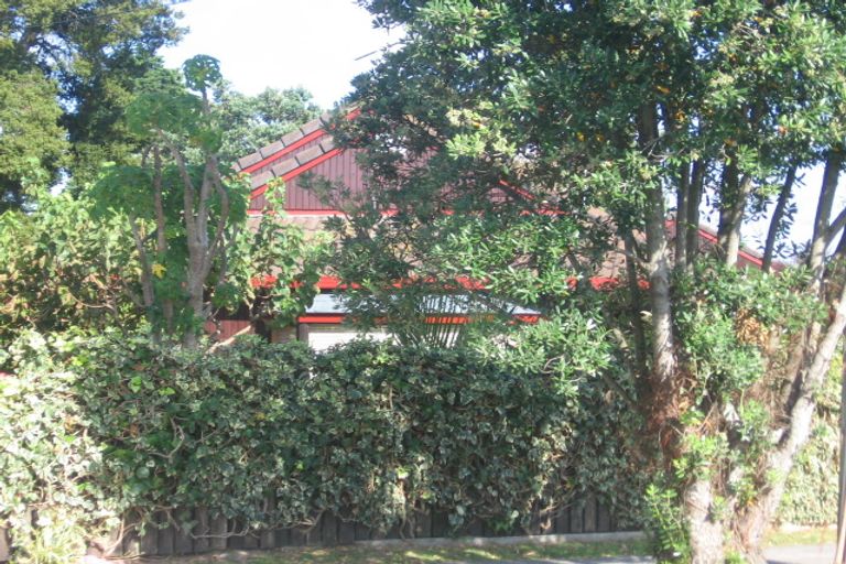 Photo of property in 2/20 Reid Road, New Lynn, Auckland, 0600