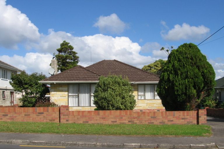 Photo of property in 16 Strid Road, Te Atatu South, Auckland, 0610