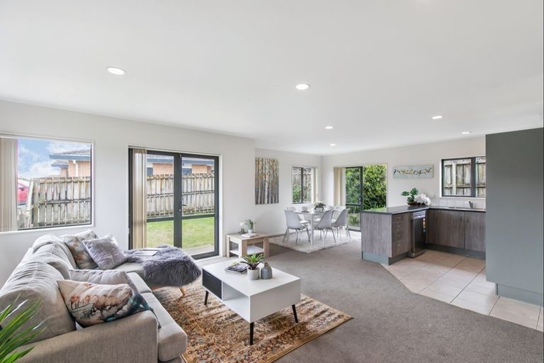 Photo of property in 64 Naylors Drive, Mangere, Auckland, 2022