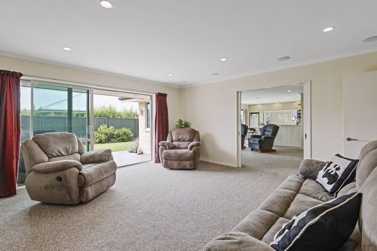 Photo of property in 55 Oakwood Drive, Rangiora, 7400