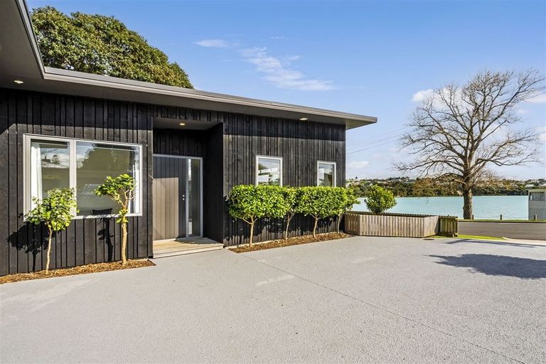 Photo of property in 12b Chapman Road, Te Atatu Peninsula, Auckland, 0610