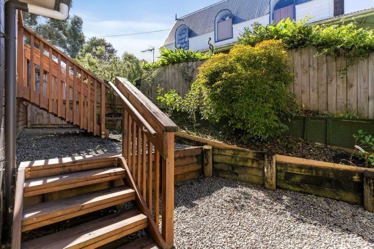 Photo of property in 9/2 Swan Hill Drive, Glen Eden, Auckland, 0602