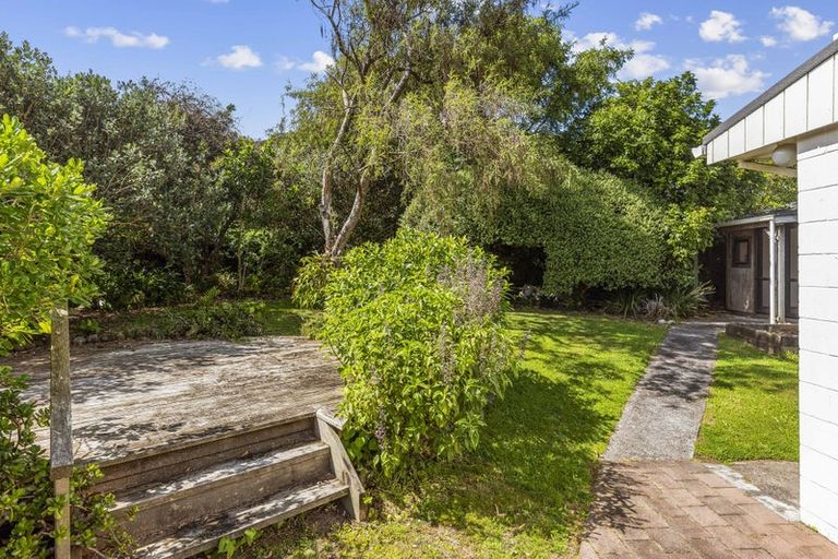 Photo of property in 15 Winara Avenue, Waikanae, 5036