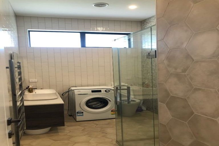 Photo of property in 10 Te Awa Place, Red Beach, 0932