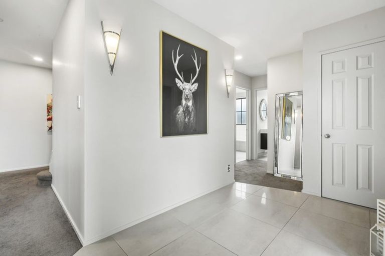 Photo of property in 4 Opal Close, Rosedale, Auckland, 0632