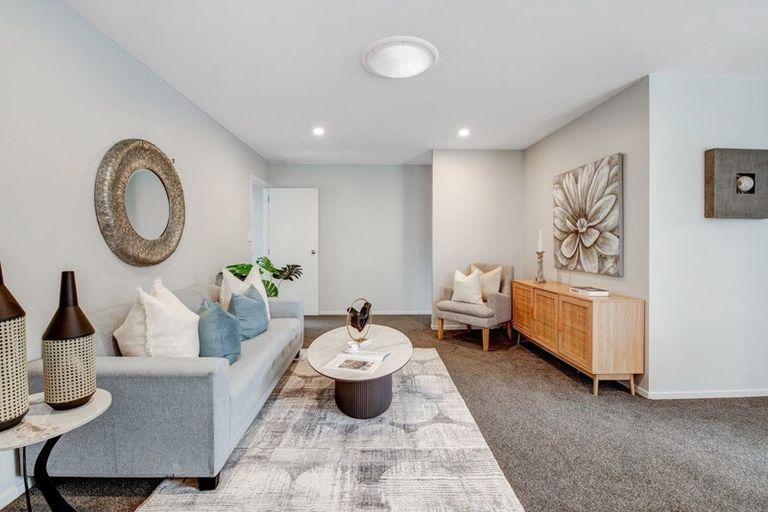 Photo of property in 2/16 Ellice Road, Totara Vale, Auckland, 0629