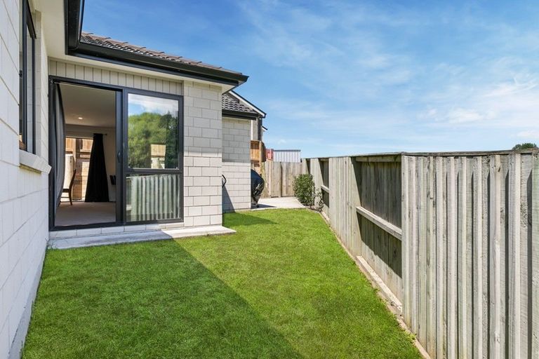 Photo of property in 310a Lakes Boulevard, Pyes Pa, Tauranga, 3112