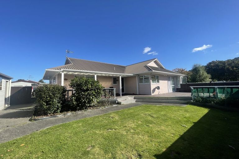 Photo of property in 1 Laredo Grove, Totara Park, Upper Hutt, 5018