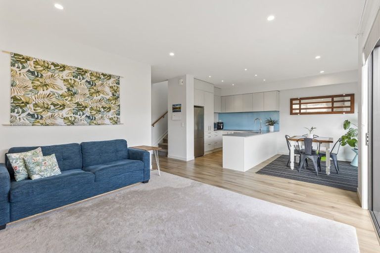 Photo of property in 7/46 Jane Maree Road, Kumeu, 0810