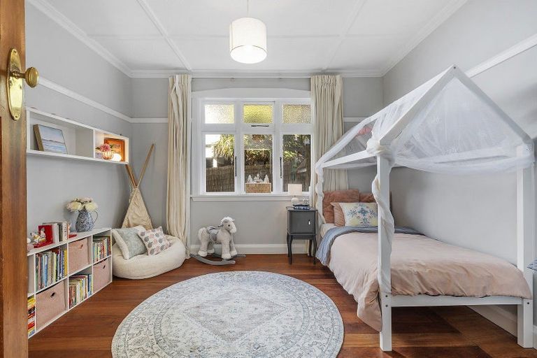 Photo of property in 65 Marine Parade, Seatoun, Wellington, 6022