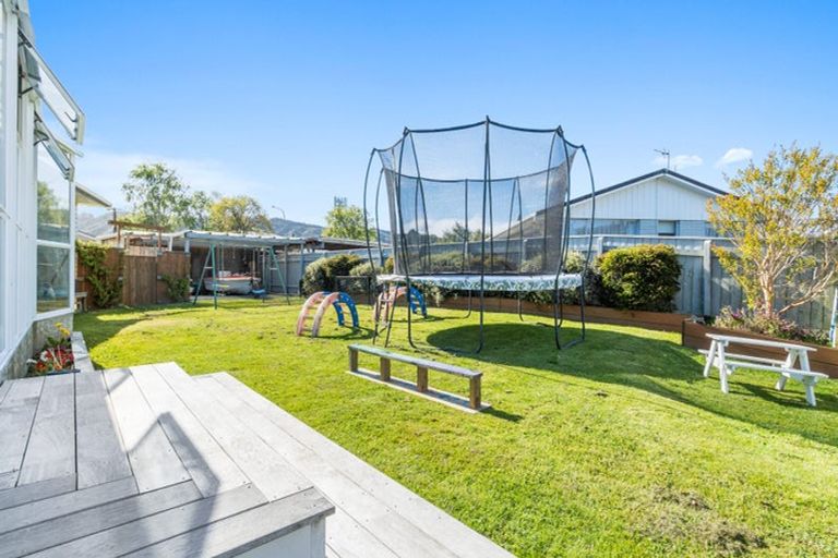 Photo of property in 4 Sequoia Place, Maoribank, Upper Hutt, 5018