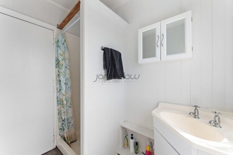 Photo of property in 44 Chippendale Crescent, Birkdale, Auckland, 0626