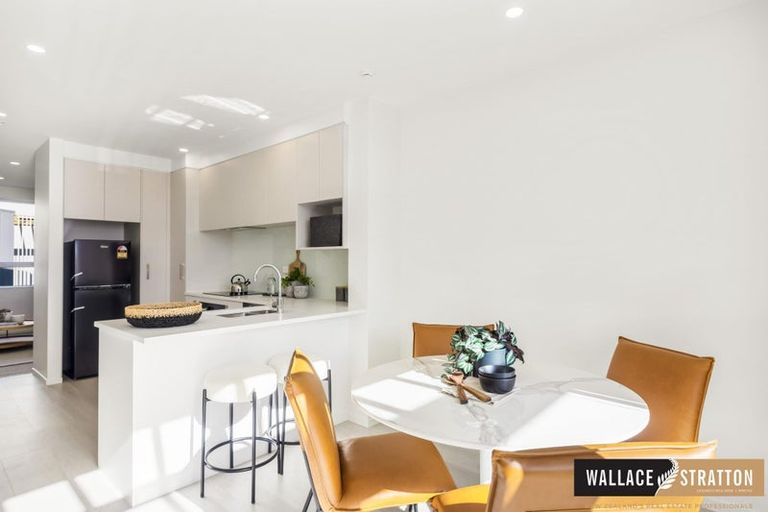 Photo of property in 11/2 Moor Avenue, Te Atatu Peninsula, Auckland, 0610