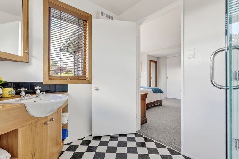 Photo of property in 18 Kowhai Drive, Wanaka, 9305