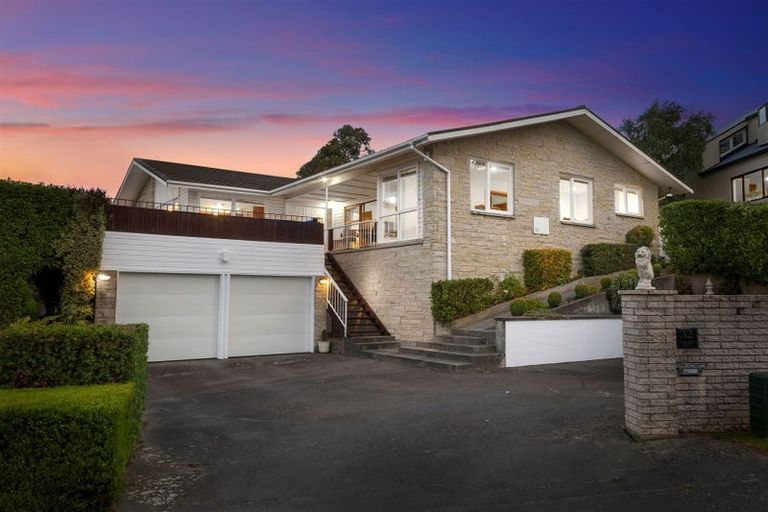 Photo of property in 32 Takahe Drive, Cashmere, Christchurch, 8022
