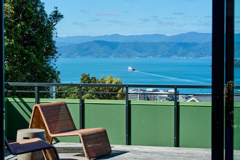 Photo of property in 21 Seaview Terrace, Northland, Wellington, 6012