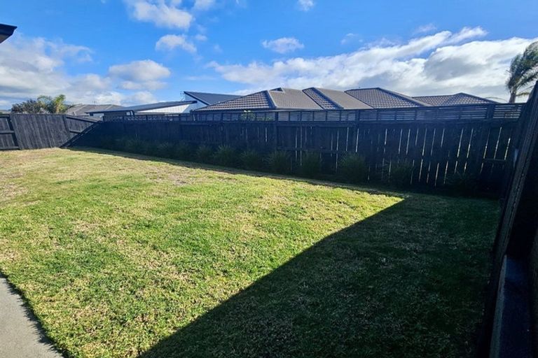 Photo of property in 15 Kotiate Street, Papamoa Beach, Papamoa, 3118