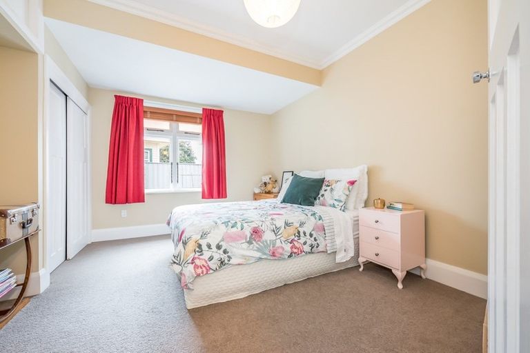 Photo of property in 1 Saint Ronans Avenue, Waterloo, Lower Hutt, 5011