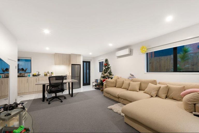 Photo of property in 1/21 Karamu Street, Te Atatu Peninsula, Auckland, 0610