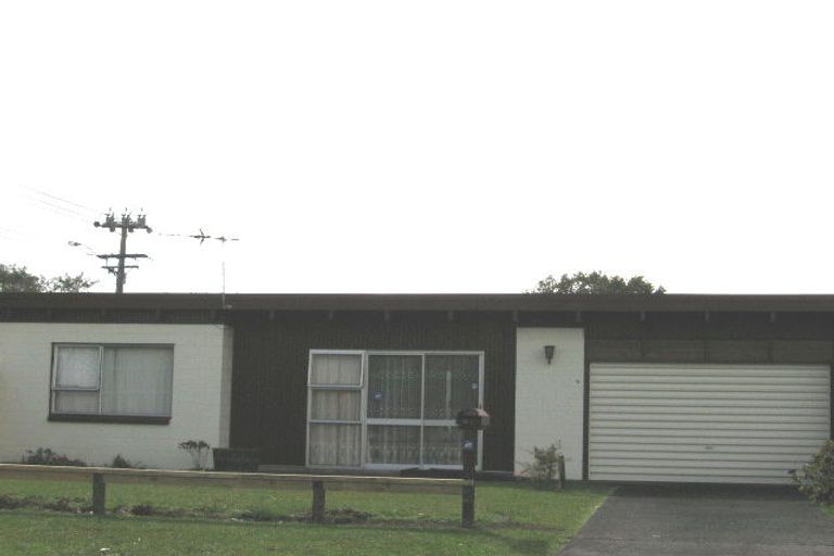 Photo of property in 2 Edwards Avenue, Henderson, Auckland, 0610