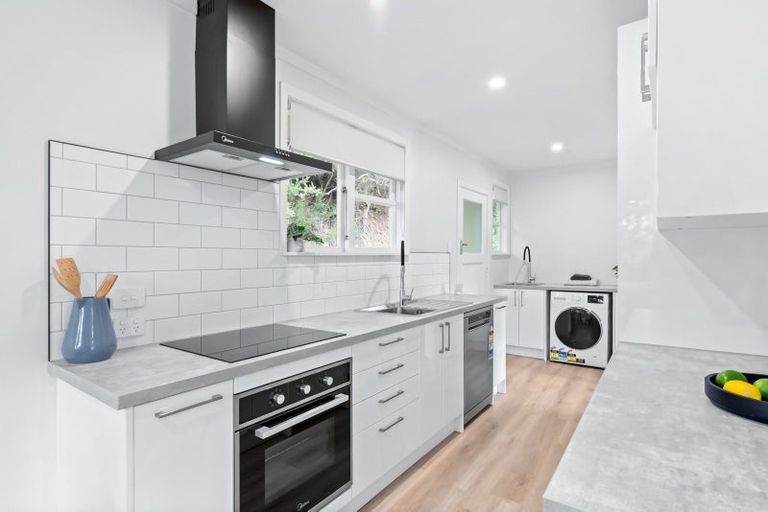 Photo of property in 7 Thomson Grove, Stokes Valley, Lower Hutt, 5019