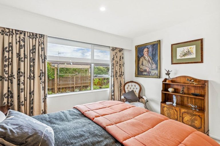 Photo of property in 2 Rewarewa Crescent, Waikanae, 5036