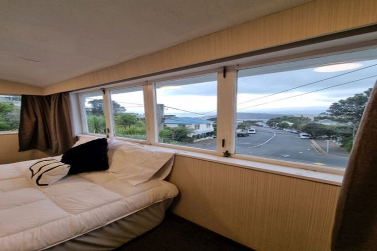 Photo of property in 2 Sugarloaf Road, Brooklyn, Wellington, 6021