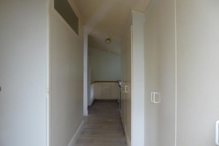 Photo of property in 9 Hungerford Road, Lyall Bay, Wellington, 6022