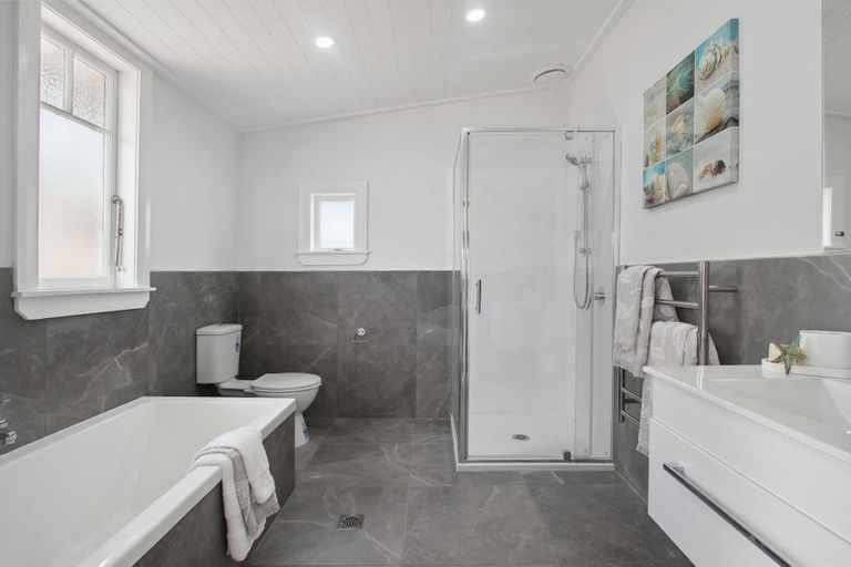 Photo of property in 32 Mellsop Avenue, Waiuku, 2123