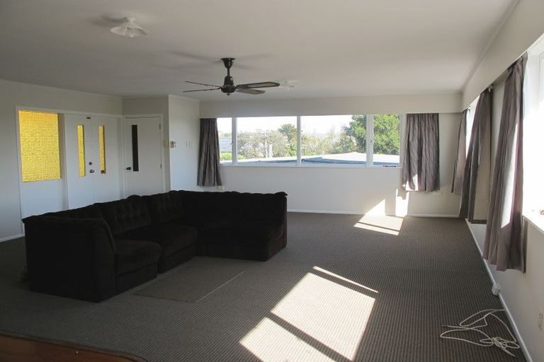 Photo of property in 15 Sheehan Road, Te Atatu South, Auckland, 0610